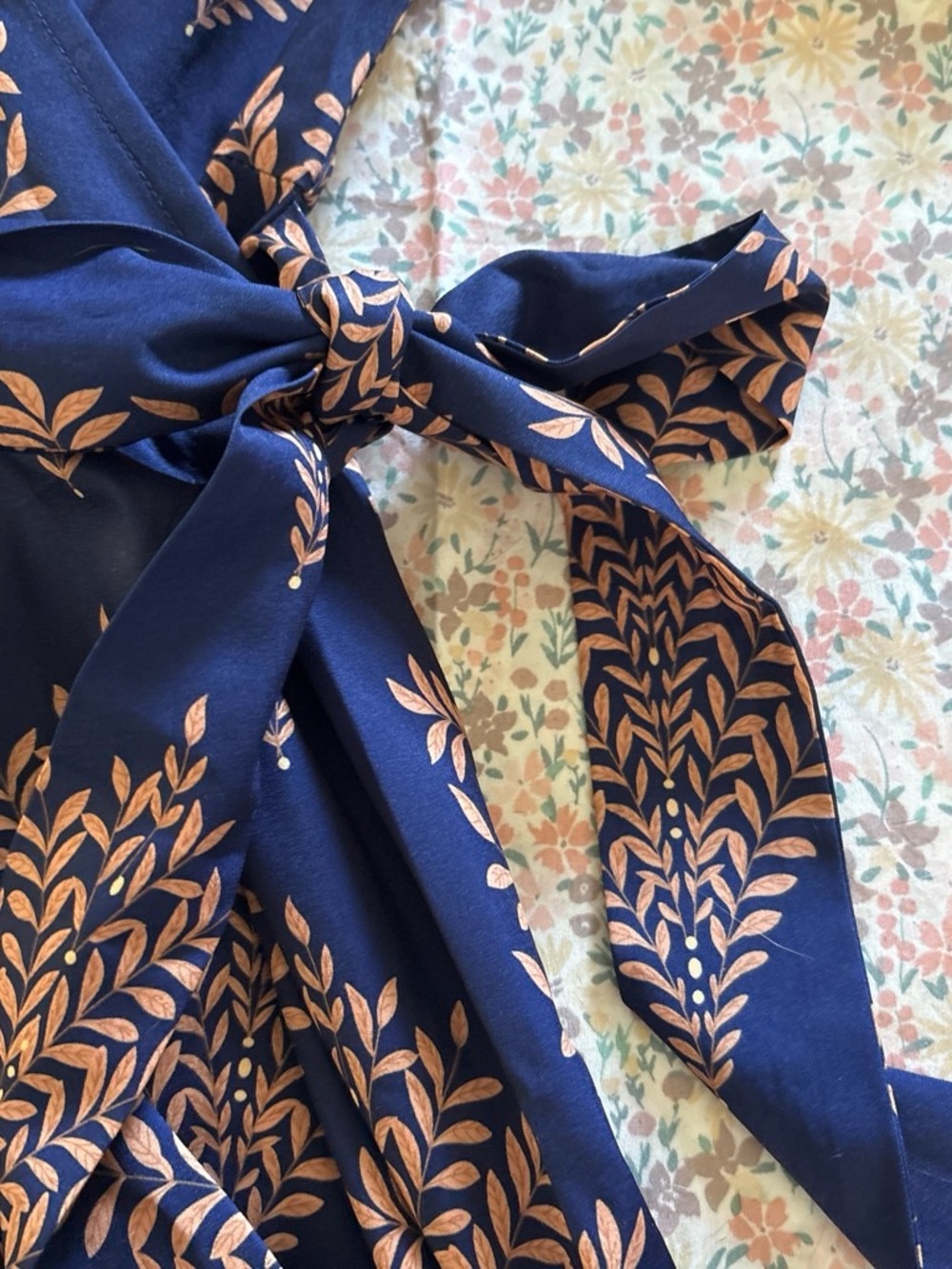 SHEIN Navy Wrap Dress with Blush Leaf Print - Picture 3 of 4